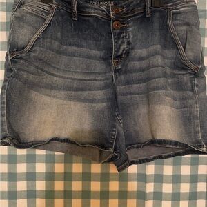 🎀🎀Maurices Dark Blue Jean Shorts